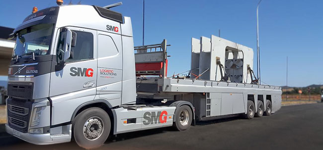 pieza voluminosa cargada sobre camión de SMG