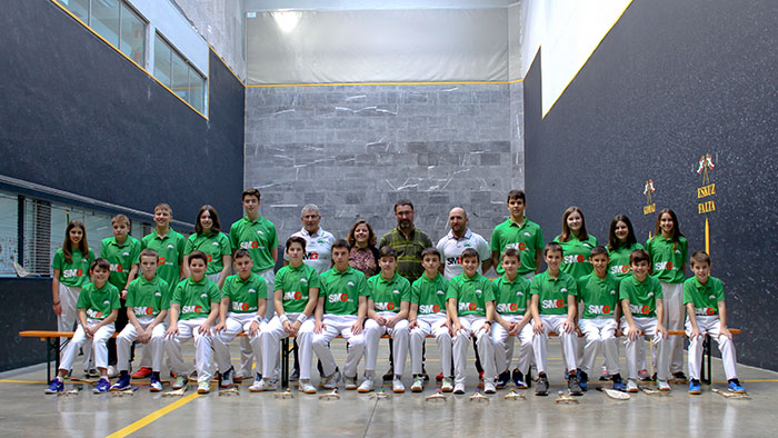 equipo de xare en el frontón